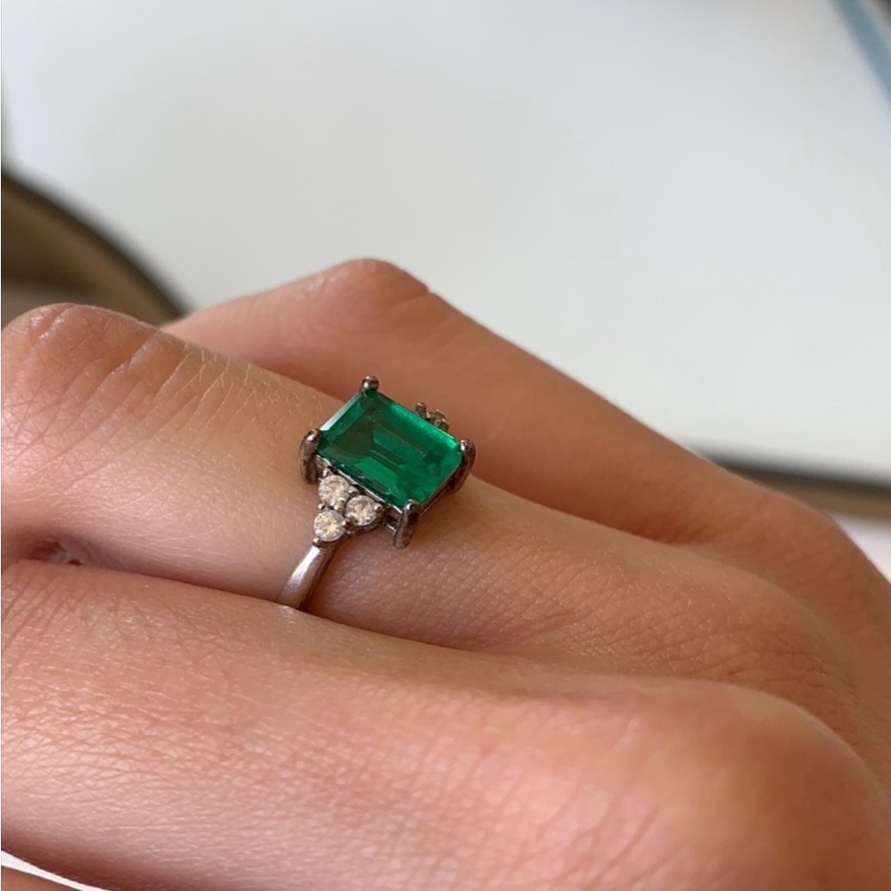 Three stone emerald cut ring - Picture 3 of 5